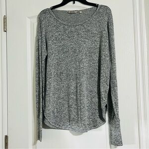 (EUC) Athleta Gray Heathered Long Sleeve Scoop Neck Top Size M